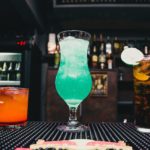 Trois cocktails originaux pour une soirée à Lyon avec un barman